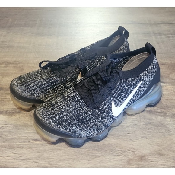 Nike Vapormax Flyknit Oreo Black Gray Running‎ Athletic Shoes Womens 7.5 - Picture 2 of 11